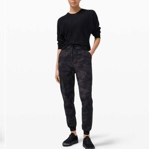 Lululemon Stretch High-Rise Jogger 
Heritage 365 Camo Deep Coal Multi Size 4